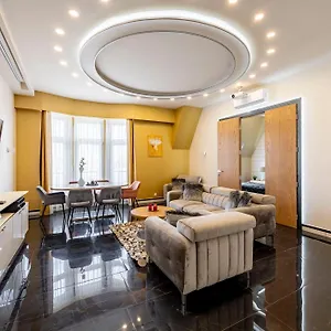 https://apt-luxury-royal-central-by-prestige-homes.inbudapesthotels.com